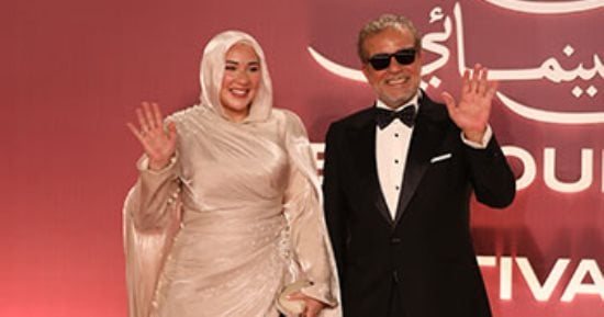 أسما شريف منير تخطف الأنظار بالحجاب على ريد كاربت افتتاح مهرجان الجونة