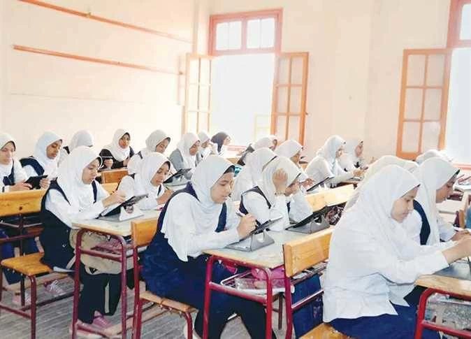 حقيقة إجازة الـ15 يومًا وتقسيم العام الدراسي إلى أربعة فصول.. التعليم توضح