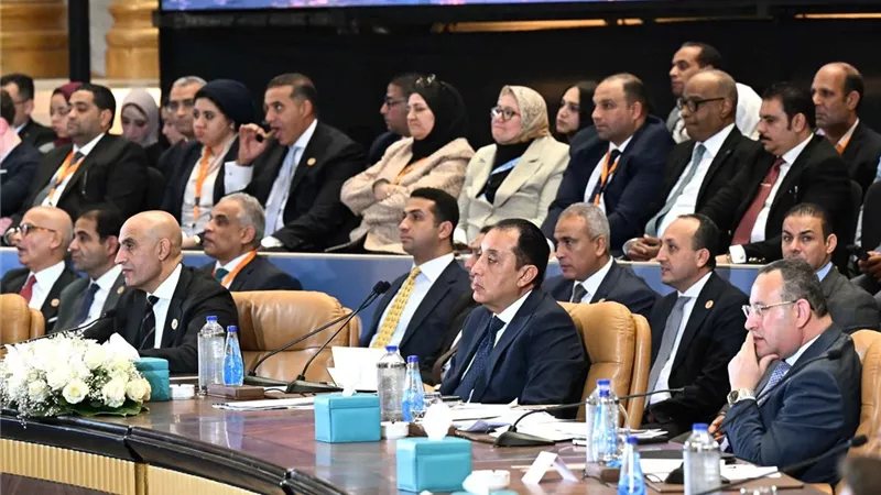 عبد اللطيف: تحديات التعليم على مدار 30 عامًا أثرت على انتظام الطلاب وجودة العملية التعليمية