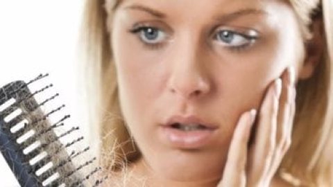 تعانى من تساقط الشعر.. قد يكون السبب نقص هذه المعادن والفيتامينات