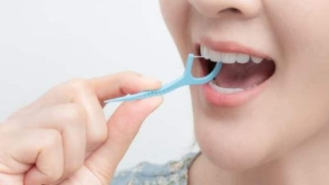 صحة اللثة مع التقدم فى العمر.. علامات تحذيرية وطرق بسيطة لحماية أسنانك