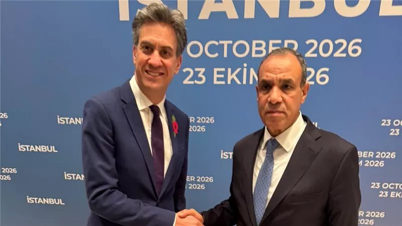 وزير الخارجية يلتقي وزير خارجية المملكة المتحدة