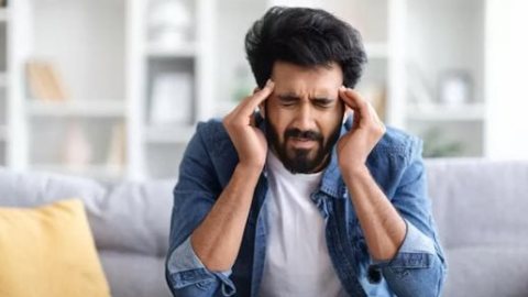 ليس كل صداع سببه التوتر.. علامات تكشف ارتباطه بالعين