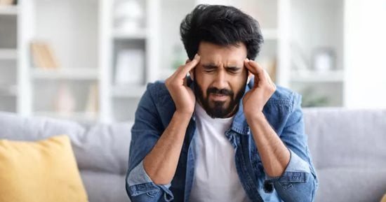 ليس كل صداع سببه التوتر.. علامات تكشف ارتباطه بالعين