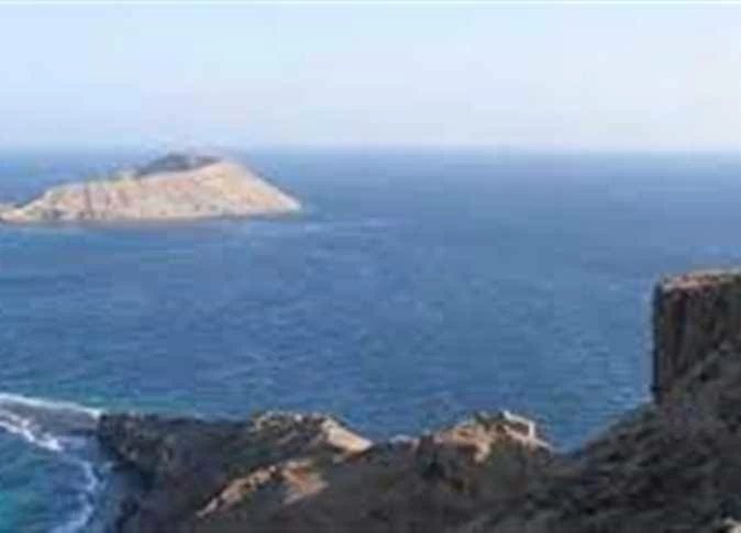 الجيش اليمني يعلن السيطرة على مضيق «باب المندب».. و100 مقاتلة تدعم الهجوم