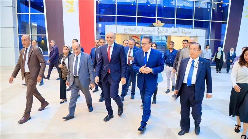 وزيرا الصحة والتعليم والرئيس التنفيذي لمجموعة كيوتو إيكويكان اليابانية يتفقدون مدرسة ومعهد التمريض بمستشفى معهد ناصر