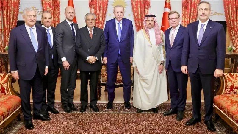بتكليف من فخامة السيد الرئيس.. وزير الخارجية يلتقي الرئيس التركي