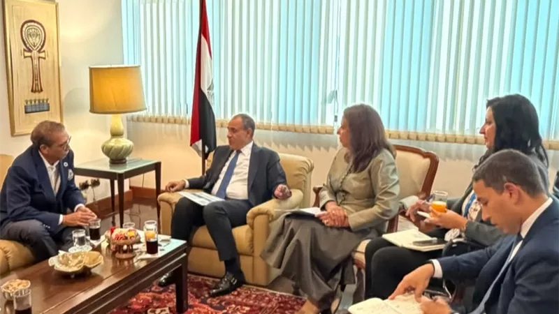 وزير الخارجية يلتقي الرئيس التنفيذي لأحد أكبر الشركات التايلندية العاملة في مجال البتروكيماويات في مصر
