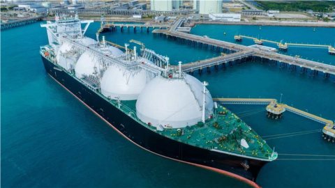 الغاز الطبيعي يقفز 3.8%.. ومكاسبه الشهرية تتجاوز 16%