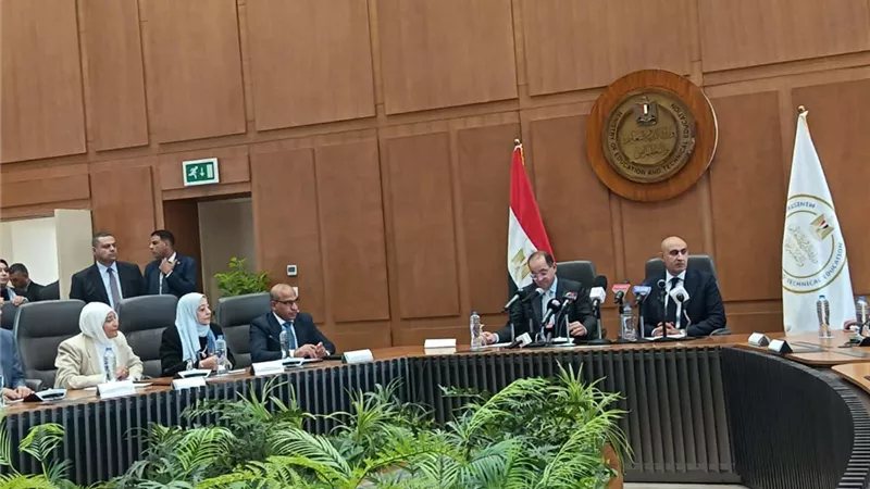 الحكومة تبدأ تنفيذ التكليف الرئاسي.. رفع أجور المعلمين إلى 15 ألف جنيه خلال عامين ماليين مقبلين