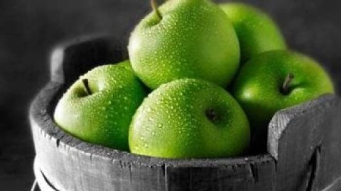 الرمان أم التفاح؟.. أيهما أفضل لصحة القلب وخفض الكوليسترول؟