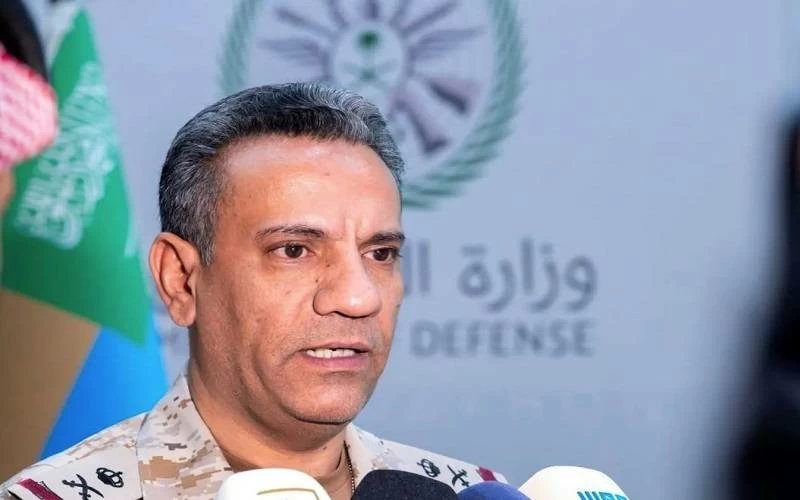 السعودية تعلن اعتراض صاروخ باليستي باتجاه خميس مشيط بعد هجمات على مطاري الرياض والدمام