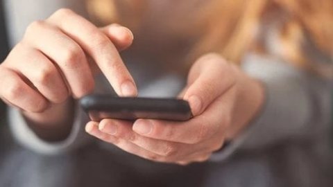 بسبب كثرة تصفح المحتوى السلبى بالإنترنت.. ما هى دماغ الهليكوبتر وأعراضها؟