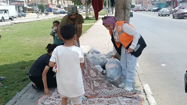 التضامن الاجتماعي: «التدخل السريع» بالإسماعيلية يعيد الأمان لأب وأبنائه الخمسة بعد معاناة في الشارع