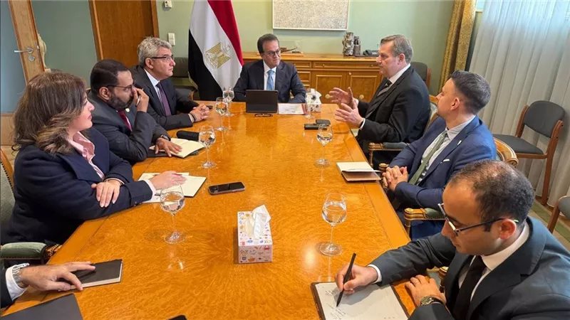 وزير الصحة يبحث مع ممثلي التحالف الألماني للصحة تعزيز التعاون المشترك وتوسيع مجالات الشراكة على هامش قمة الصحة العالمية ببرلين