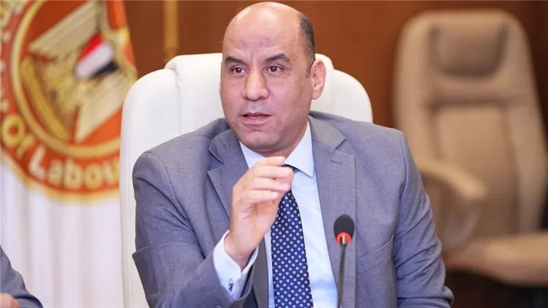 وزارة العمل تصدر 5 قرارات تنفيذية لتعزيز منظومة السلامة والصحة المهنية وتأمين بيئة العمل