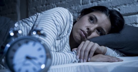 لو بتصحى قلقان نص الليل.. نصائح تساعدك على العودة للنوم بعمق