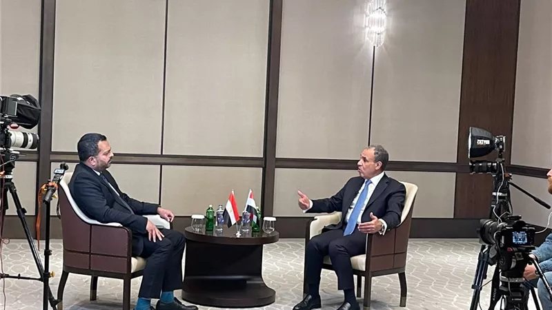 وزير الخارجية يجري حوارًا مع قناة TRT التركية على هامش اجتماعات الآلية الرباعية في اسطنبول