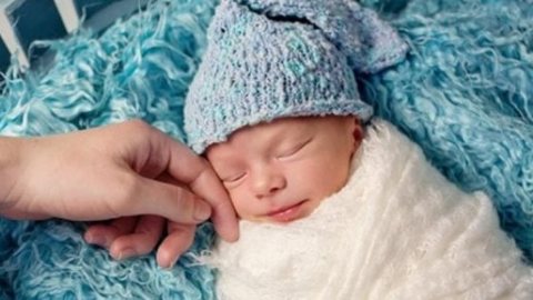 قصة أم تحتفل بعيد ميلاد ابنها الأول بعد 20 إجهاضا.. كيف حيرت حالتها الأطباء
