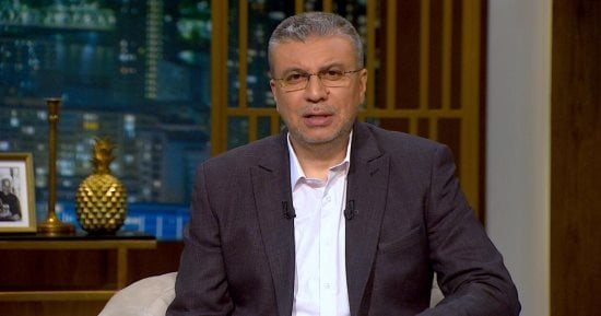 عمرو الليثى يتلقى عزاء ابن عمه.. خالد زكى وطارق علام أول الحضور