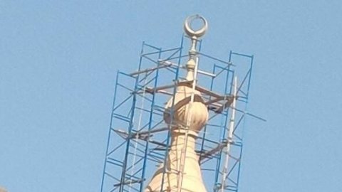 مئذنة المسجد العمرى العتيق بمدينة إسنا تحصل على خطوات تطوير جديدة بالأقصر.. صور