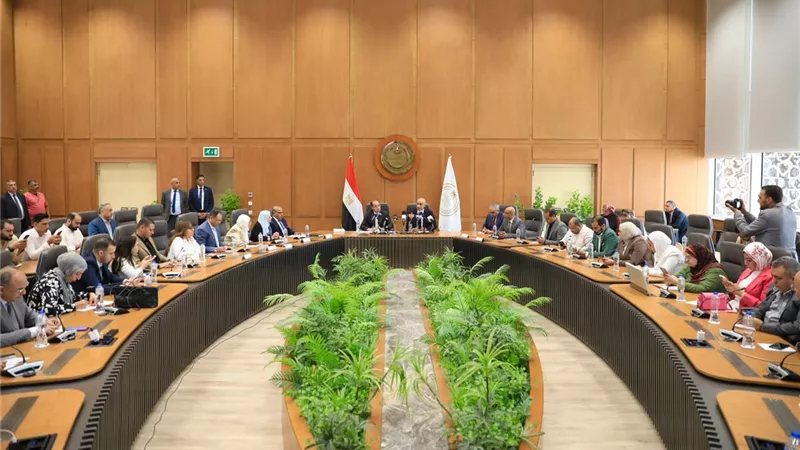 تنفيذًا لتوصيات «منتدى مصر ٢٠٢٦».. توفير المخصصات المالية اللازمة لتدريب وتأهيل المعلمين والقضاء على الفترات المسائية