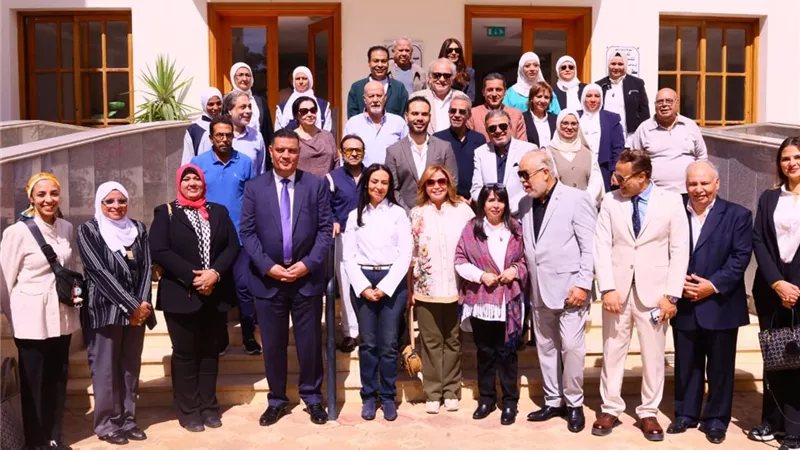 وزيرة التضامن الاجتماعي تتفقد دار إقامة كبار الفنانين بمدينة السادس من أكتوبر بحضور نقيب المهن التمثيلية
