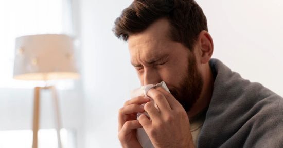 هل تقلبات الطقس مسئولة عن كل نزلة برد؟.. علامات للتمييز بين الحساسية والعدوى