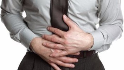 تعانى من ارتجاع المرىء؟.. عادة بسيطة بعد الأكل تخفف الأعراض