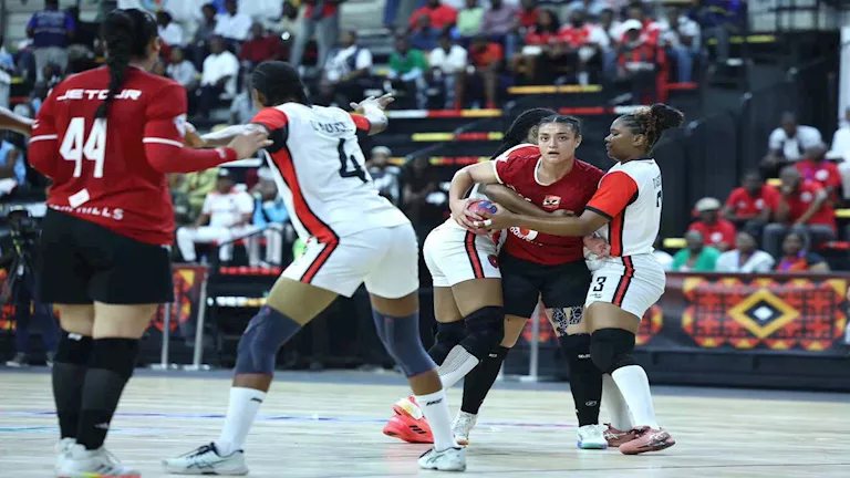 بعد حسم الرجال للقمة أمام الزمالك.. سيدات الأهلي يتوجن بلقب إفريقيا لليد