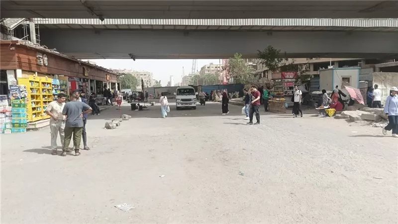 رفع المخلفات وتحسين مستوى النظافة أسفل محوري ٢٦ يوليو وعمرو بن العاص بنطاق أوسيم والعجوزة والدقي والطالبية