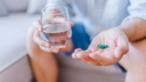 لو بتاخد أكثر من دواء.. دراسة تكشف آثار جانبية مشتركة قد تزيد الخطر وتقدم أهم النصائح