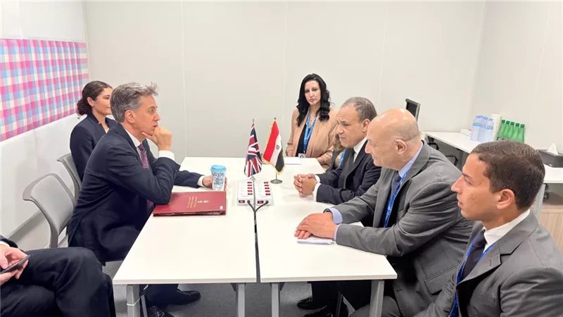 وزير الخارجية يلتقي نظيره البريطاني