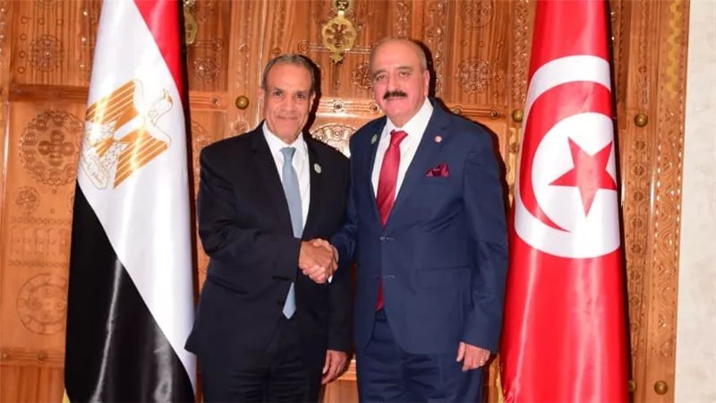 وزير الخارجية يلتقي وزير خارجية تونس علي هامش الاجتماع الوزاري لآلية دول الجوار الثلاثية حول ليبيا