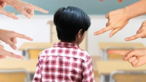 طفلك بيتعرض للتنمر؟.. 10 علامات سلوكية تكشف المشكلة قبل ما يحكى