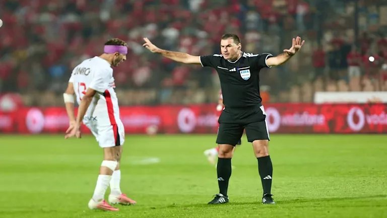 نجم الأهلي السابق: مسؤولي الزمالك بيتعاملوا مع حكم القمة على إنه "أهلاوي من السبتية "