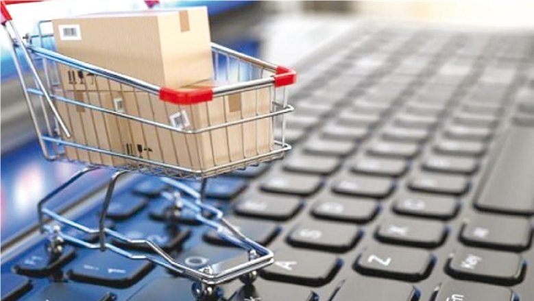«الإحصاء»: الملابس تتصدر مشتريات الأسر عبر الإنترنت بنسبة 77.4% خلال 2026