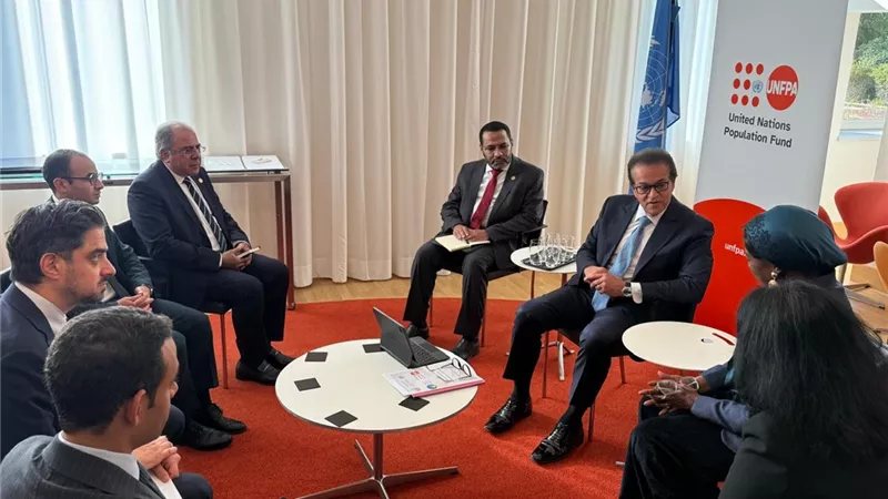 وزير الصحة يبحث مع المديرة التنفيذية لصندوق الأمم المتحدة للسكان تعزيز التعاون في الصحة الإنجابية وتنظيم الأسرة على هامش القمة العالمية للصحة ببرلين