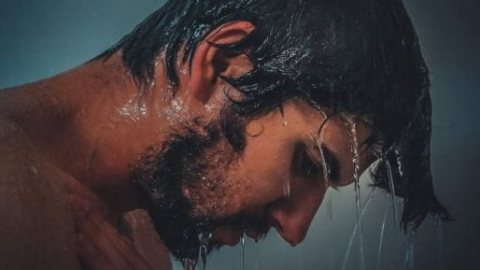 الاستحمام بماء ساخن قد يحسن مؤشرات صحة القلب.. دراسة تكشف التفاصيل