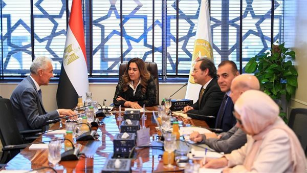 وزيرة التنمية المحلية تبحث سبل تطوير مركز السلام لمكافحة التلوث البحري بالزيت بشرم الشيخ