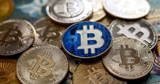 بيتكوين تكسر حاجز 80 ألف دولار هبوطاً وسط ضغوط قطاع الذكاء الاصطناعى
