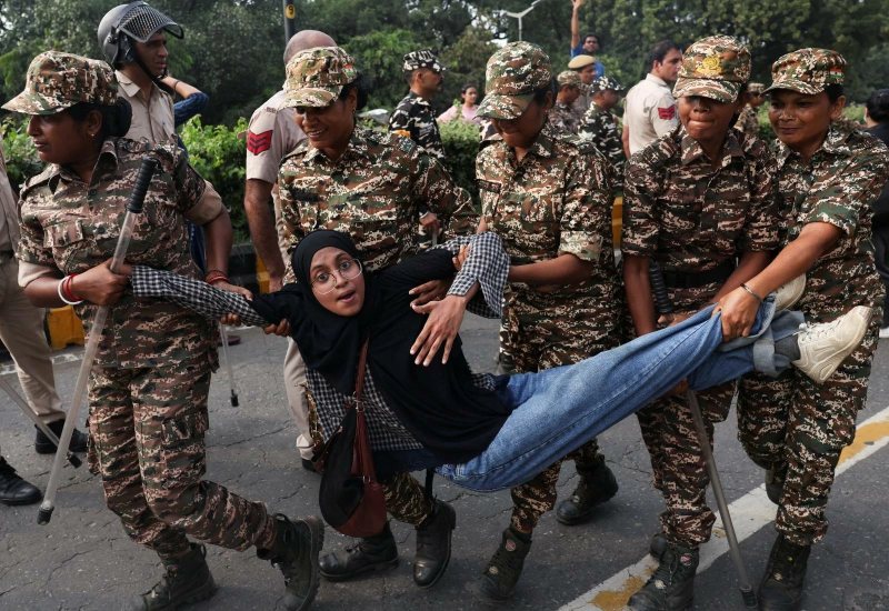 اعتقال آلاف المحتجين في الهند بينهم قادة «الصراصير» (تفاصيل)