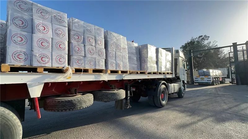 الهلال الأحمر يطلق قافلة جديدة لغزة بعد الـ300.. 3،266 طنًا من المساعدات الإنسانية في الطريق