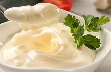 خلطة سرية.. طريقة عمل مايونيز المطاعم ناعم وكريمي