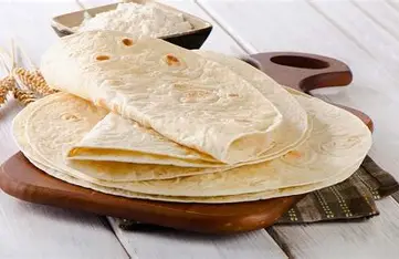 عيش سفرة.. طريقة عمل خبز التورتيلا المكسيكي خفيف ومرن